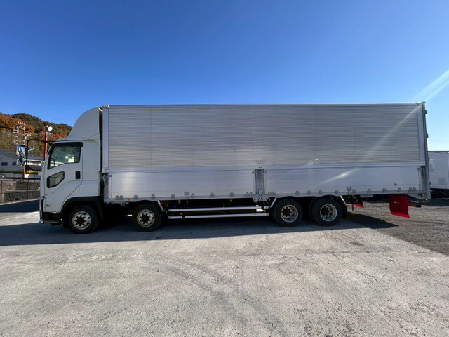 いすゞギガアルミウイング大型（10t）[写真08]