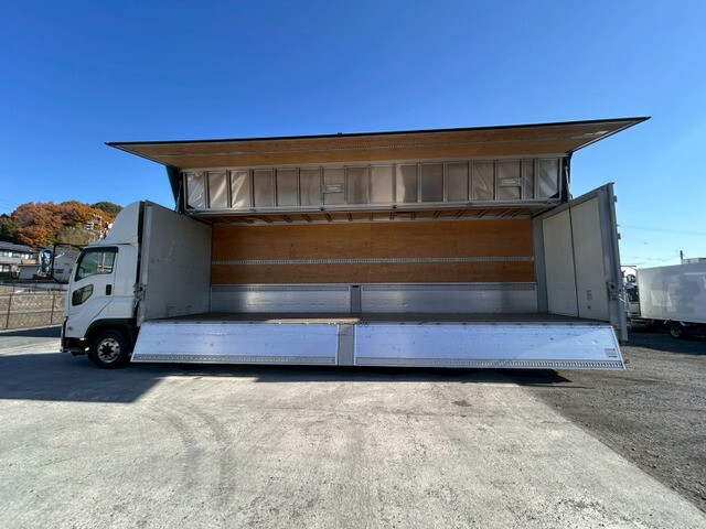 いすゞギガアルミウイング大型（10t）[写真09]