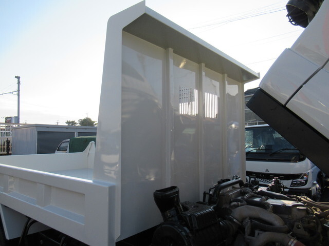 いすゞフォワードダンプ中型（4t）[写真12]