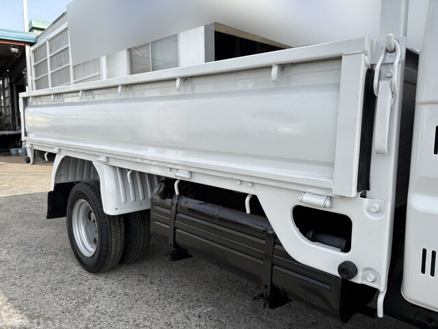 マツダボンゴ平ボディ小型（2t・3t）[写真10]