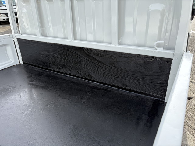 マツダボンゴ平ボディ小型（2t・3t）[写真11]