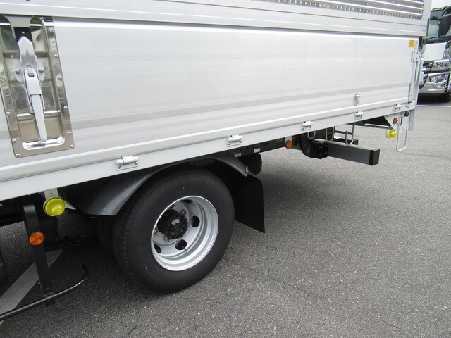 三菱ふそうファイターアルミウイング中型（4t）[写真11]