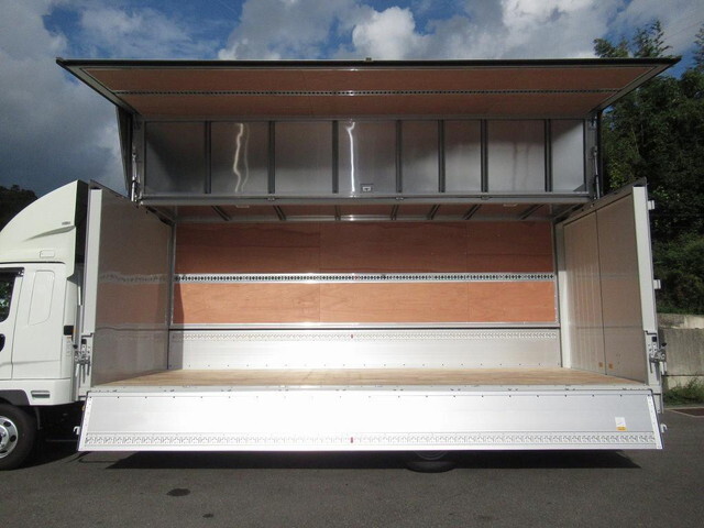 三菱ふそうファイターアルミウイング中型（4t）[写真06]