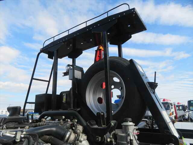 いすゞフォワードコンテナ専用車中型（4t）[写真16]