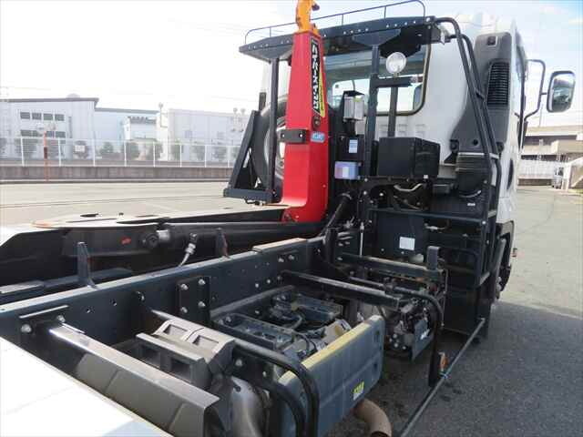 いすゞフォワードコンテナ専用車中型（4t）[写真18]