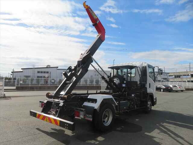 いすゞフォワードコンテナ専用車中型（4t）[写真02]