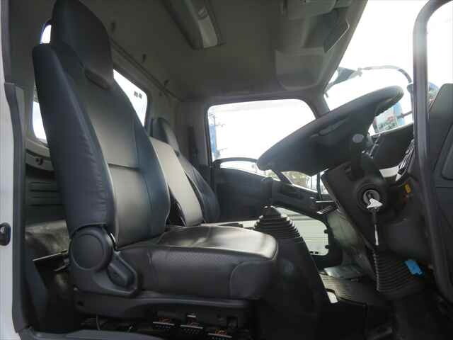 いすゞフォワードコンテナ専用車中型（4t）[写真30]