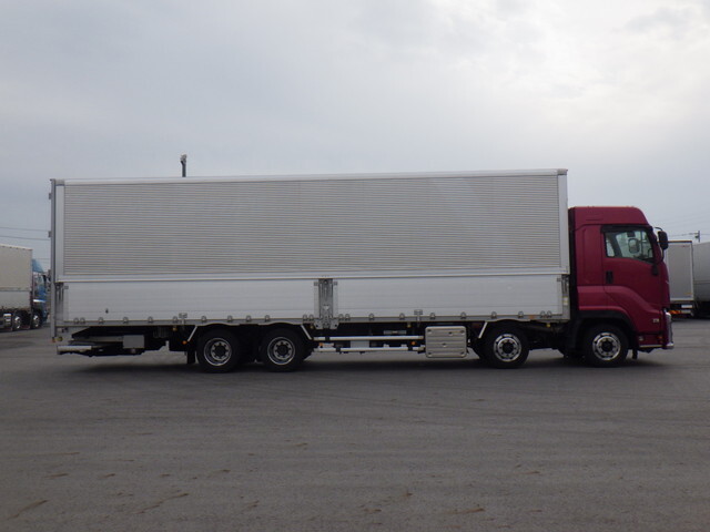 いすゞギガアルミウイング大型（10t）[写真12]