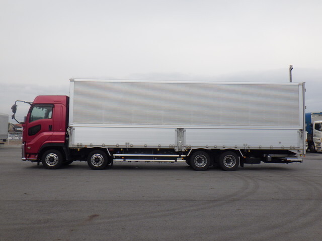 いすゞギガアルミウイング大型（10t）[写真13]