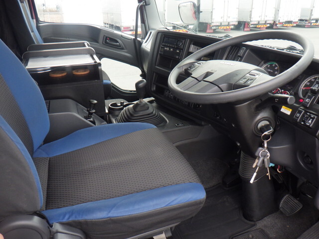 いすゞギガアルミウイング大型（10t）[写真14]