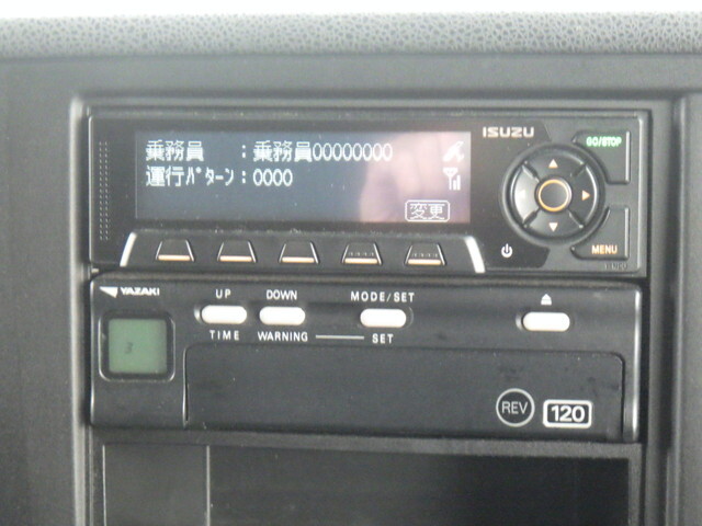 いすゞギガアルミウイング大型（10t）[写真16]