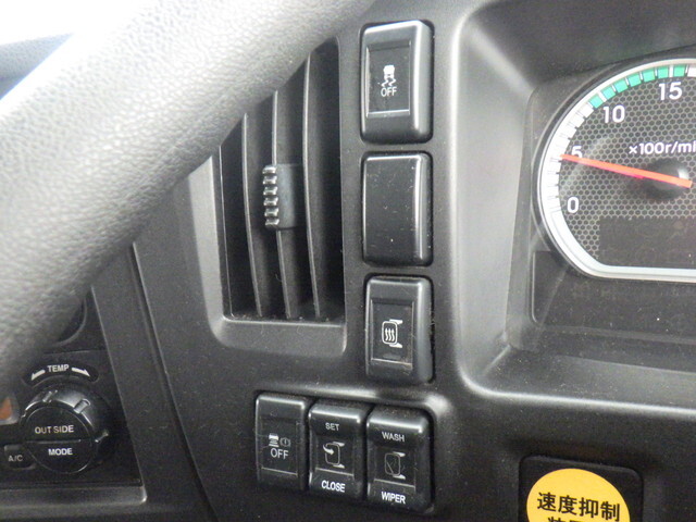 いすゞギガアルミウイング大型（10t）[写真19]