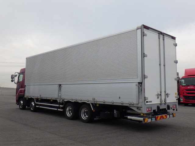 いすゞギガアルミウイング大型（10t）[写真02]