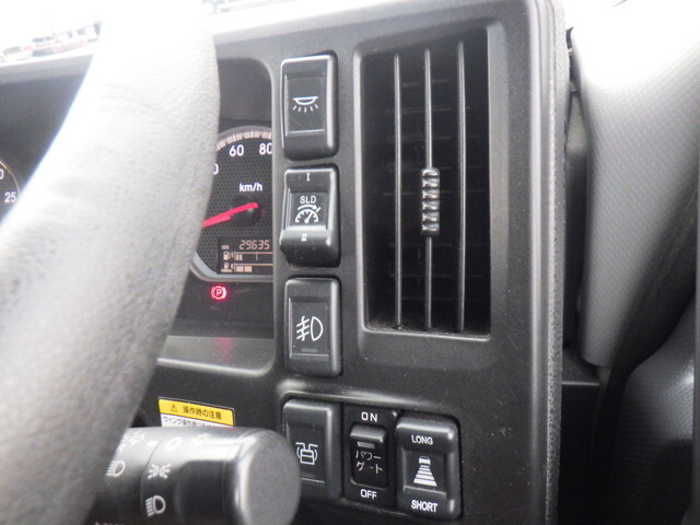 いすゞギガアルミウイング大型（10t）[写真20]