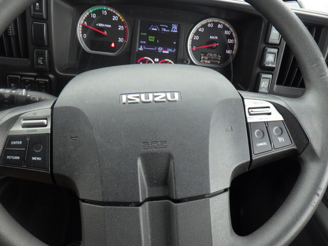 いすゞギガアルミウイング大型（10t）[写真21]