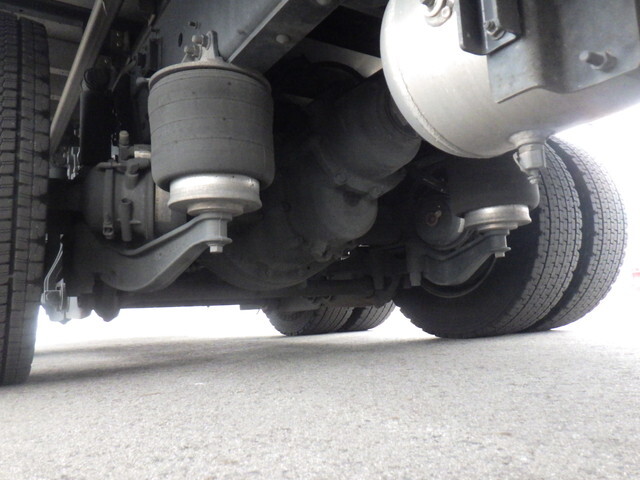 いすゞギガアルミウイング大型（10t）[写真25]