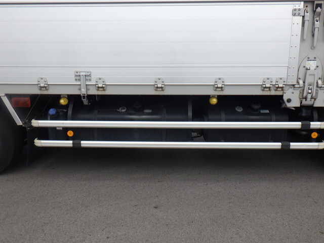 いすゞギガアルミウイング大型（10t）[写真28]