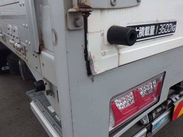 いすゞギガアルミウイング大型（10t）[写真31]