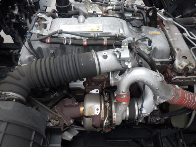 いすゞギガアルミウイング大型（10t）[写真32]