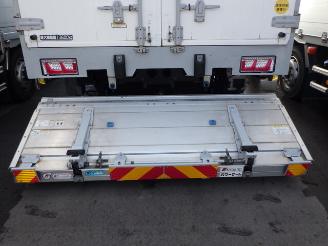 いすゞギガアルミウイング大型（10t）[写真39]