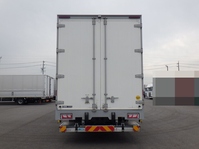 いすゞギガアルミウイング大型（10t）[写真06]