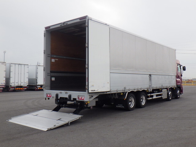 いすゞギガアルミウイング大型（10t）[写真09]