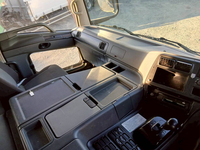 三菱ふそうスーパーグレートトレーラーヘッド（トラクターヘッド）大型（10t）[写真29]