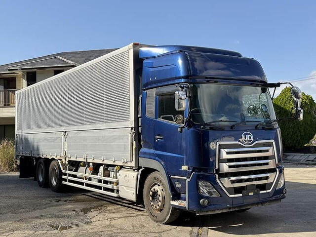 UDトラックスクオンアルミウイング大型（10t）[写真03]