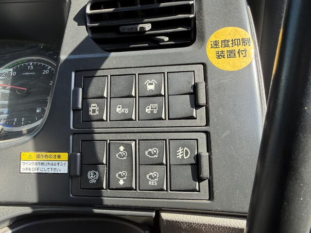 UDトラックスクオンアルミウイング大型（10t）[写真32]