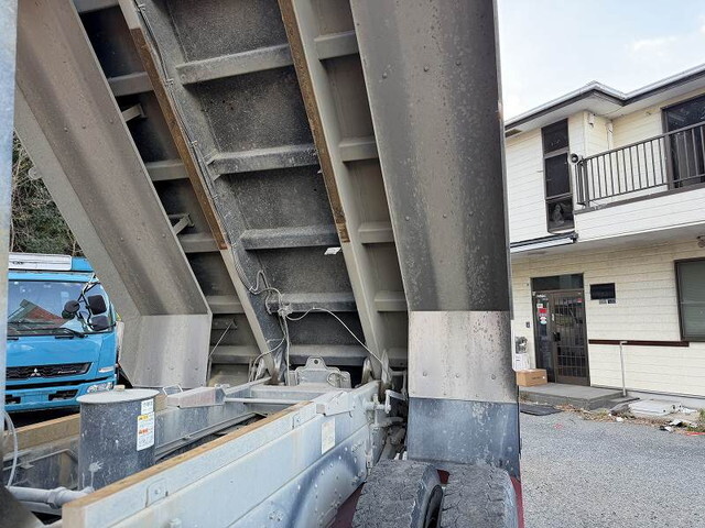 三菱ふそうスーパーグレートダンプ大型（10t）[写真12]