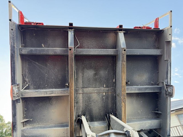 三菱ふそうスーパーグレートダンプ大型（10t）[写真17]