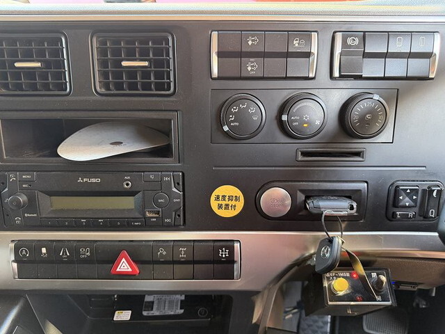 三菱ふそうスーパーグレートダンプ大型（10t）[写真32]