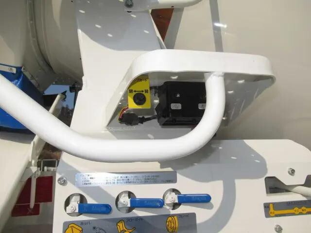 日野プロフィアミキサー車（コンクリートミキサー）大型（10t）[写真11]