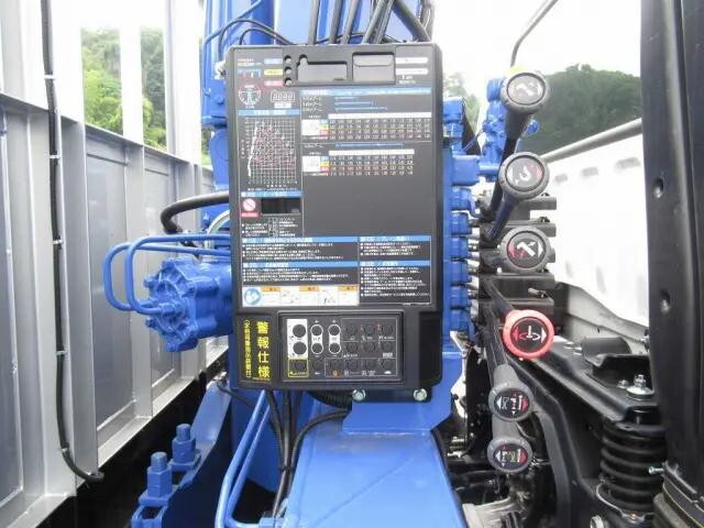 三菱ふそうファイタークレーン4段増トン（6t・8t）[写真11]