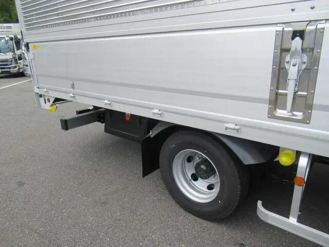 三菱ふそうファイターアルミウイング中型（4t）[写真12]