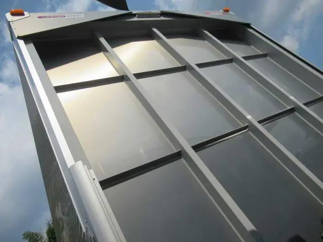 三菱ふそうファイターアルミウイング中型（4t）[写真16]