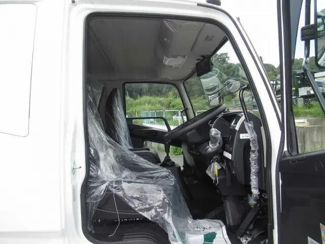 三菱ふそうファイターアルミウイング中型（4t）[写真22]