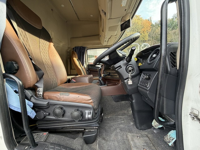 日野プロフィアアルミウイング大型（10t）[写真32]