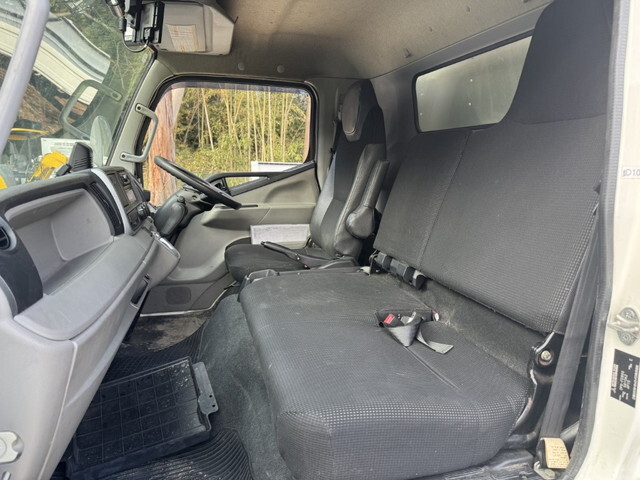 三菱ふそうキャンターアルミバン小型（2t・3t）[写真14]