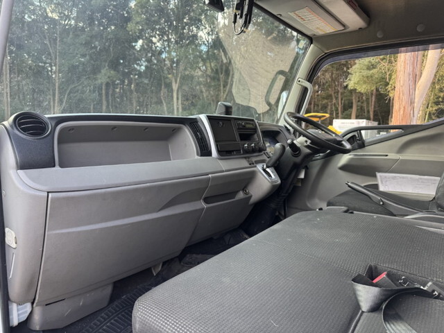 三菱ふそうキャンターアルミバン小型（2t・3t）[写真15]