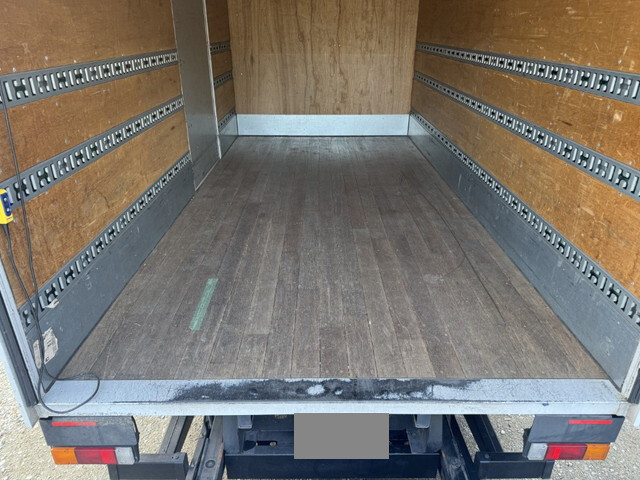 三菱ふそうキャンターアルミバン小型（2t・3t）[写真18]