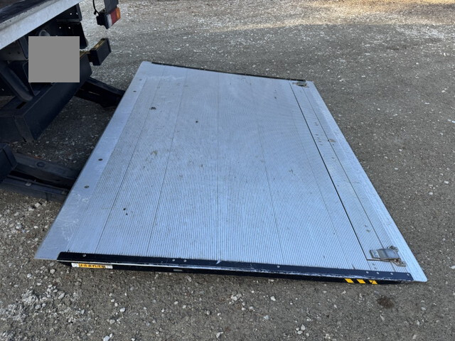 三菱ふそうキャンターアルミバン小型（2t・3t）[写真23]