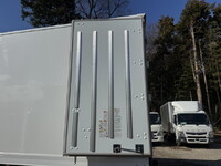 日野レンジャー冷蔵冷凍ウイング中型（4t）[写真11]