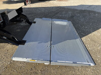 日野レンジャー冷蔵冷凍ウイング中型（4t）[写真17]