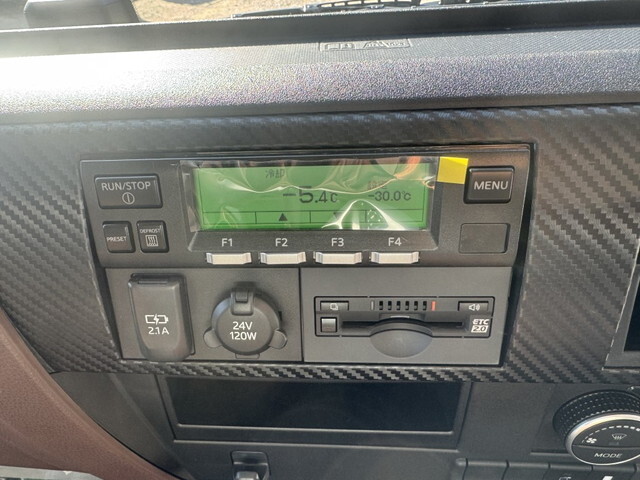 日野レンジャー冷蔵冷凍ウイング中型（4t）[写真25]