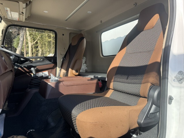 日野レンジャー冷蔵冷凍ウイング中型（4t）[写真28]