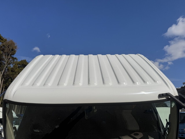 日野レンジャー冷蔵冷凍ウイング中型（4t）[写真32]