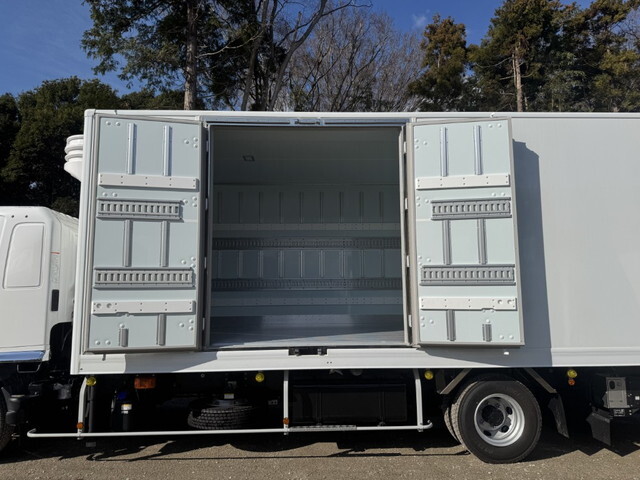 日野レンジャー冷蔵冷凍ウイング中型（4t）[写真08]