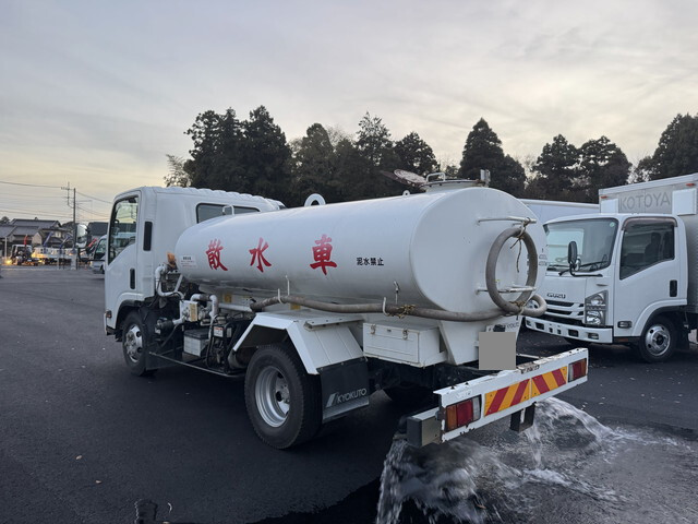 いすゞエルフ散水車小型（2t・3t）[写真04]