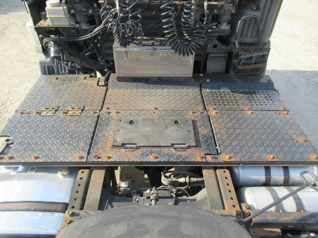 日野プロフィアトレーラーヘッド（トラクターヘッド）大型（10t）[写真16]